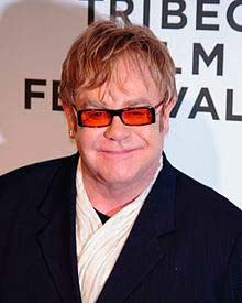 Elton John sin camiseta - vooxpopuli.com